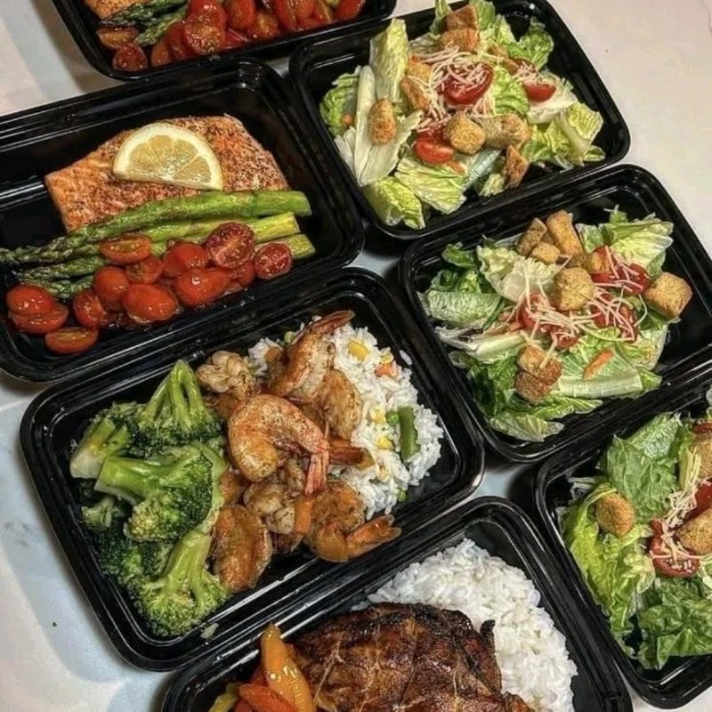 Marmitas fitness e comidinha caseira.